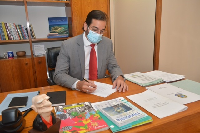 Túlio Gadêlha pede investigação sobre gesto supremacista