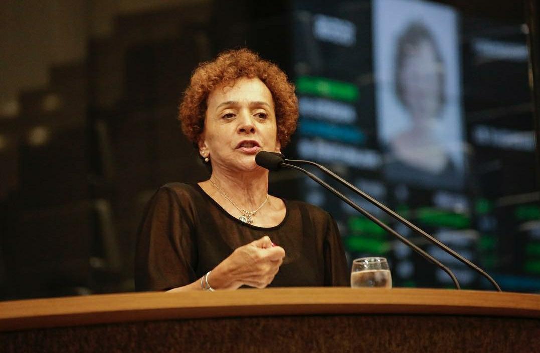 Laura garante mais de 1.500 cisternas para cidades do Agreste