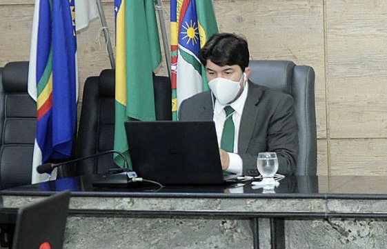 Fagner solicita inclusão de cuidadores de idosos em grupo prioritário de vacinação