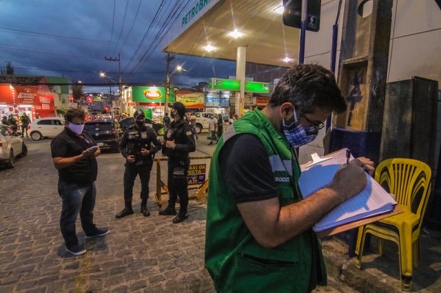 Fiscalização notifica 19 estabelecimentos em Caruaru