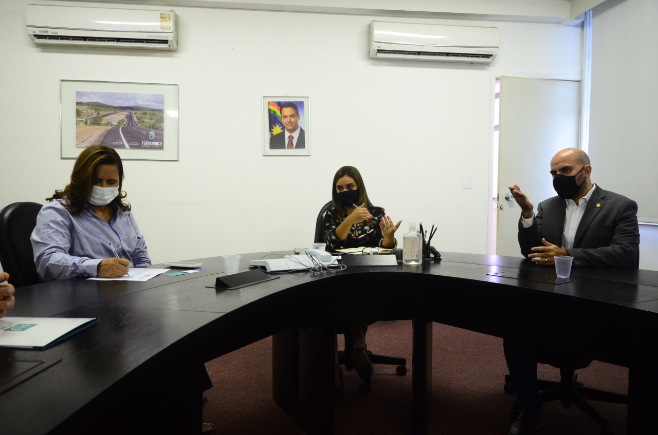 Governo de Pernambuco discute com Prefeitura do Ipojuca soluções para esgotamento sanitário em Porto de Galinhas
