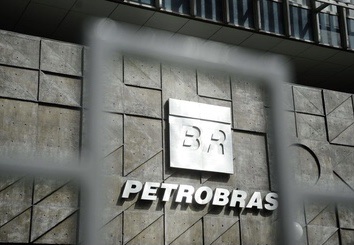 Petrobras anuncia redução no preço da gasolina