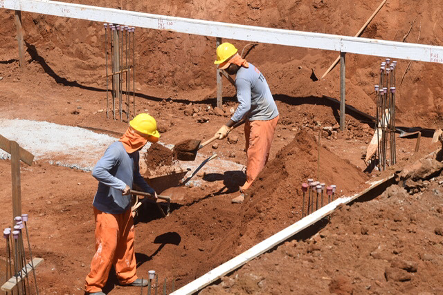 Após um ano de pandemia, indústria ainda sofre os impactos