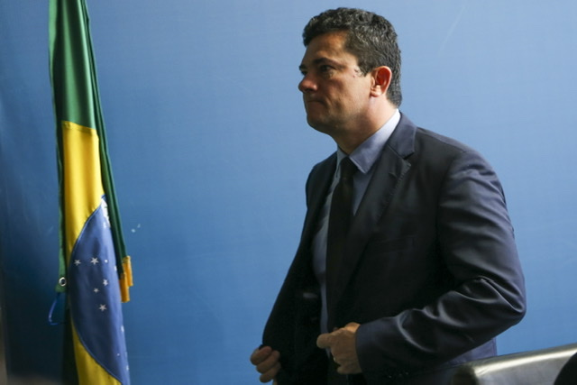 Cenário Político: o outro lado da história