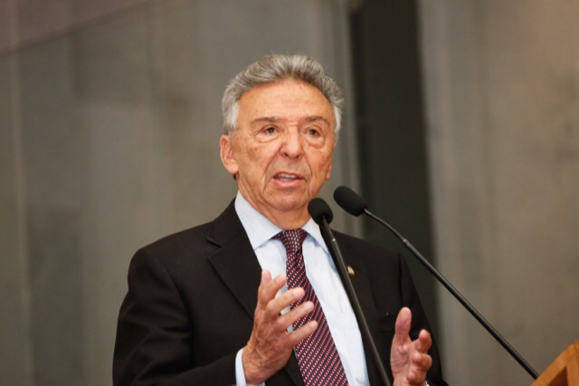 Queiroz defende medidas restritivas aplicadas em Pernambuco