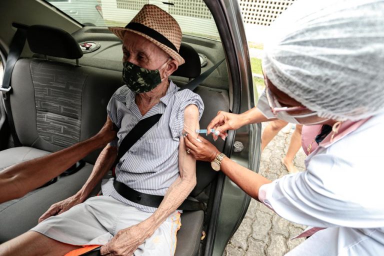 Cabo inicia vacinação de idosos com mais de 78 anos
