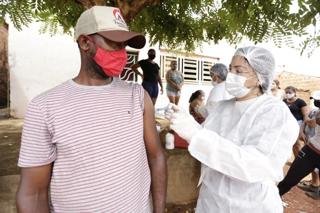 Serra Talhada aplica 100% das doses recebidas contra Covid