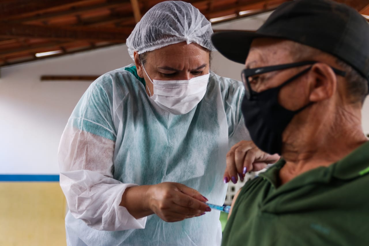 Petrolina avança vacinação para idosos com 63 anos