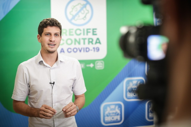 Recife amplia vacinação para trabalhadores da educação