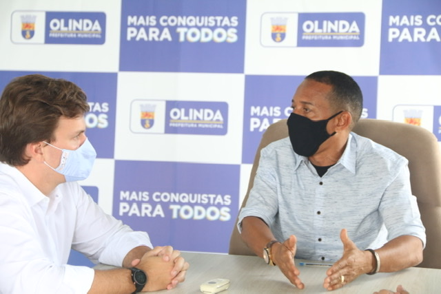 Em Olinda, Professor Lupércio se reúne com Miguel Coelho