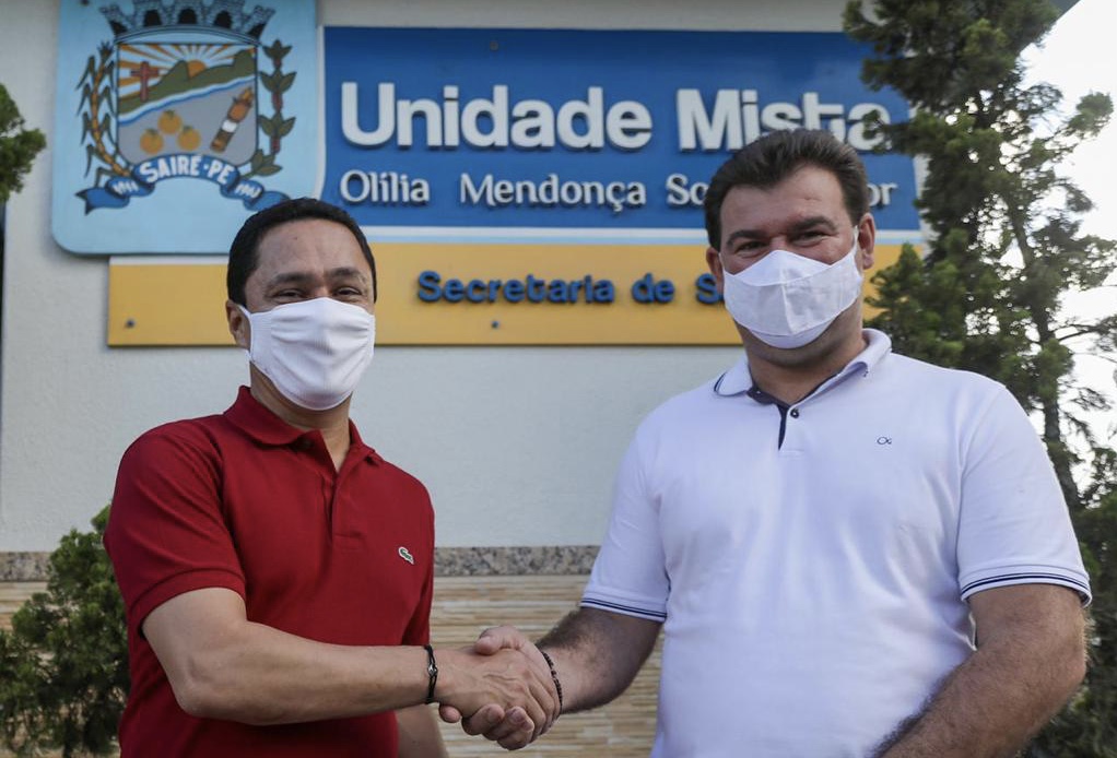 André Ferreira entrega três respiradores a Sairé