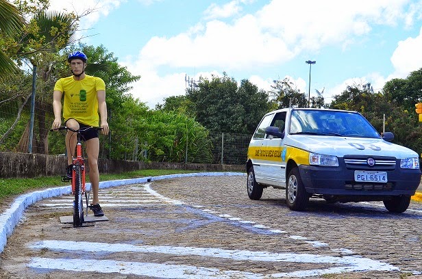 Aumenta valor de multa para motorista que não respeitar ciclista