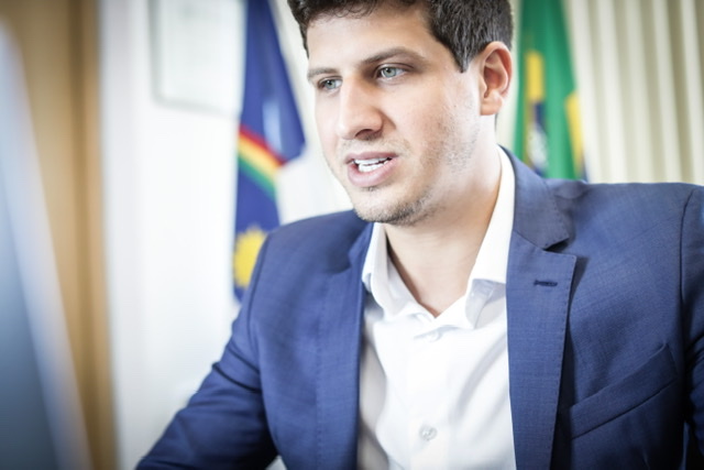 João Campos anuncia contratação de mais 60 médicos