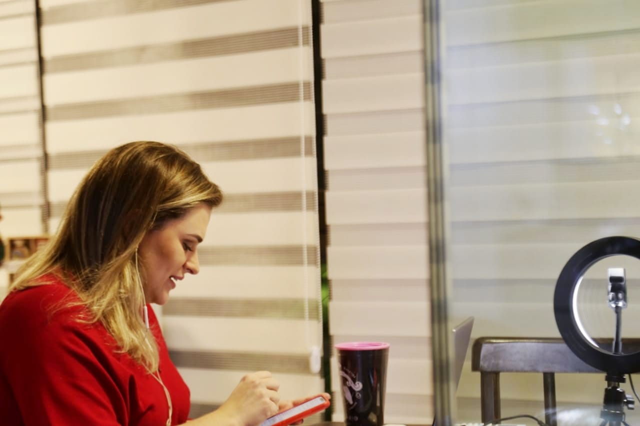 Marília Arraes fortalece laços com o PT em plenária virtual