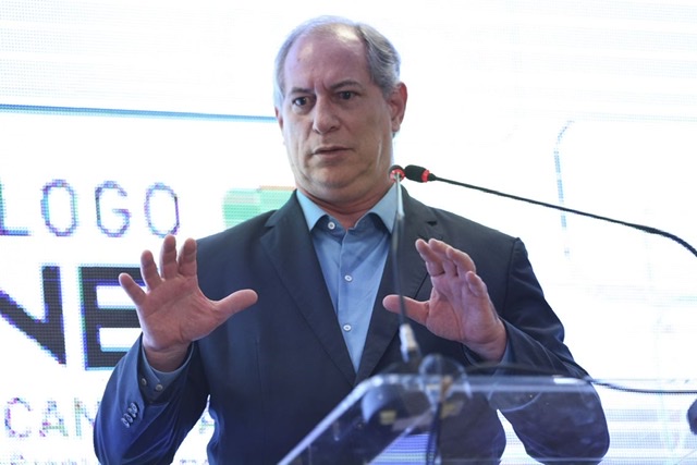 Ciro: eu viajaria a Paris no 2º turno com mais convicção