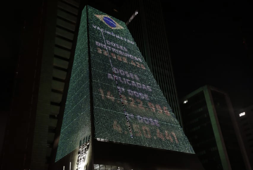 Embratur e Fiesp instalam vacinômetro na Avenida Paulista