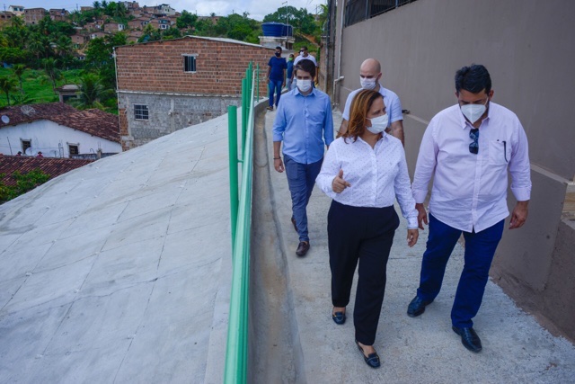 Célia celebra 100 primeiros dias de gestão com entrega de obras