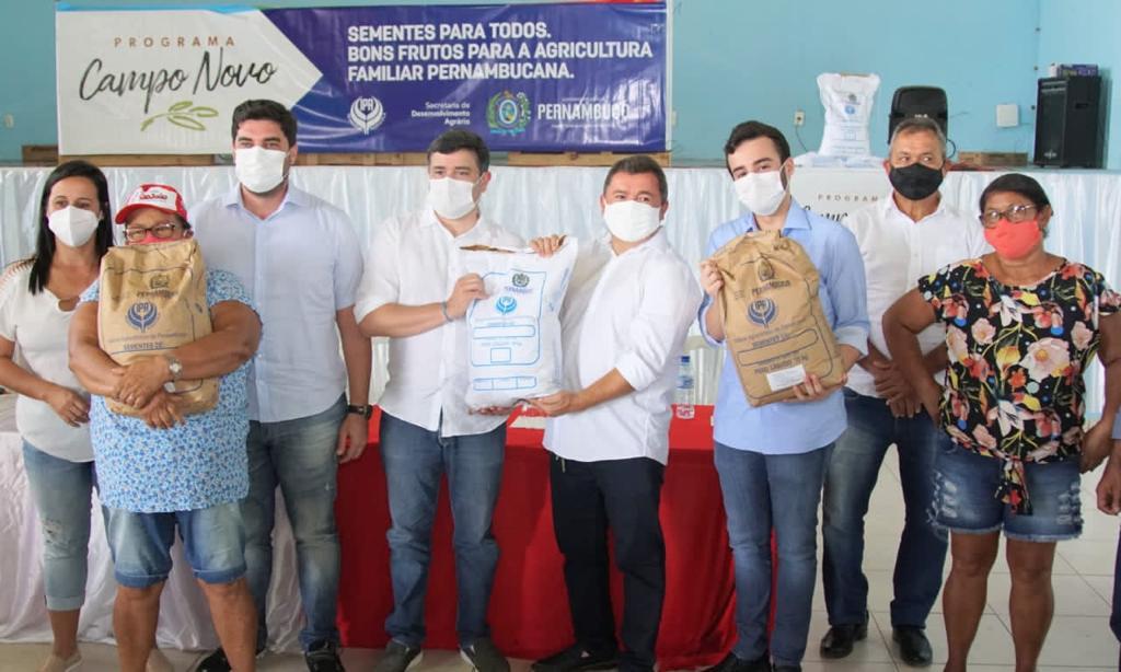 Eduardo da Fonte acompanha entrega de sementes nos municípios