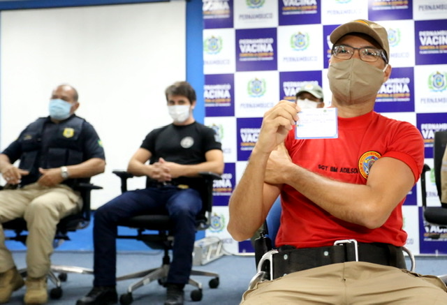 Pernambuco inicia imunização dos profissionais de segurança pública