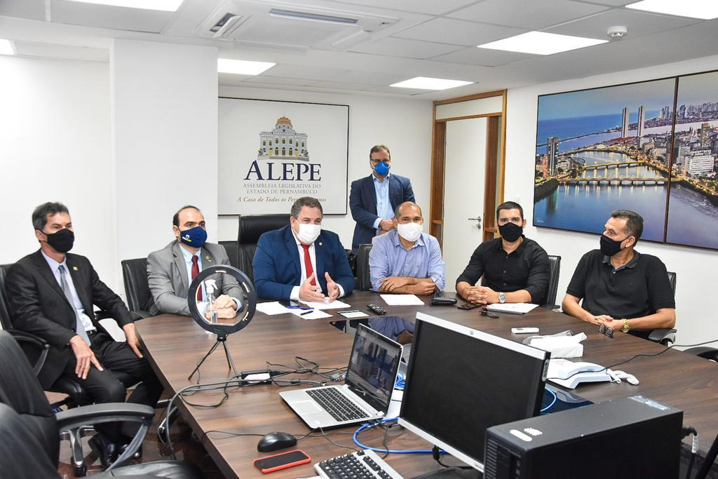 Eriberto recebe representantes da segurança pública