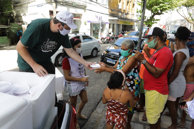 Pernambuco pela Prevenção e Senac distribuem 10 mil quentinhas