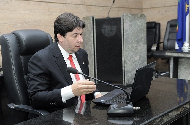 Fagner propõe que verbas do Ministério da Saúde beneficiem também a causa animal