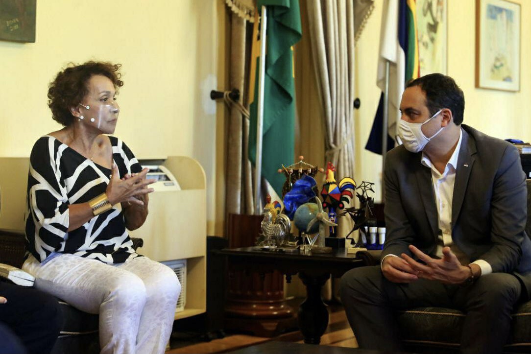 Laura Gomes solicita prioridade para vacinação de jornalistas