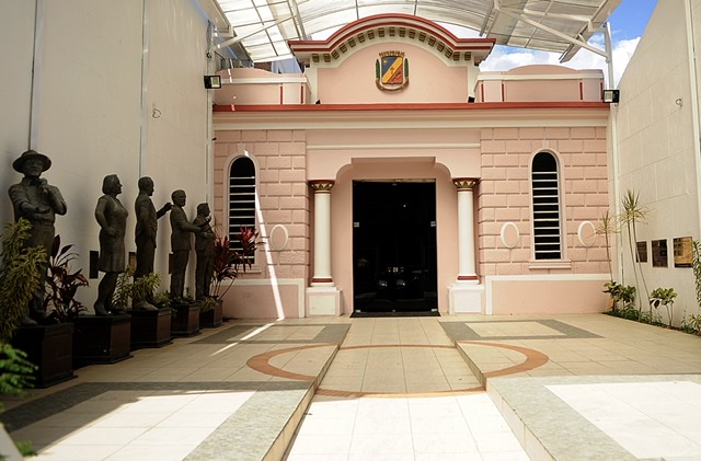 Câmara de Caruaru recebe visita do presidente da Alepe