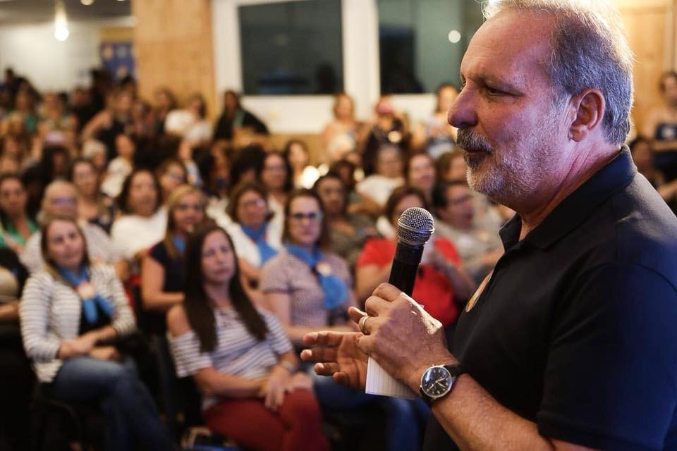 “Vacina e apoio à economia devem andar juntos”, diz Armando