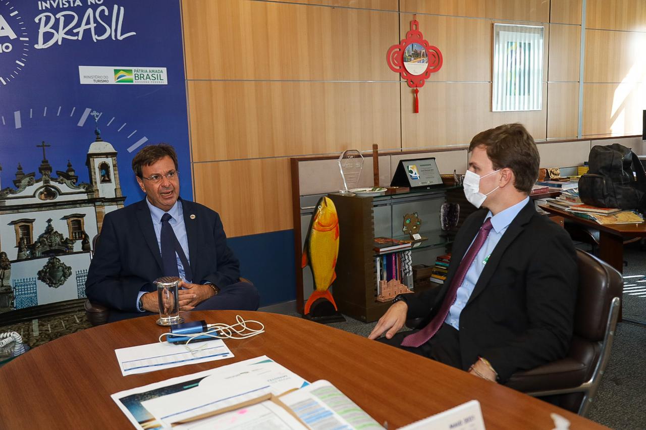 Miguel discute investimentos para Petrolina com ministro do Turismo
