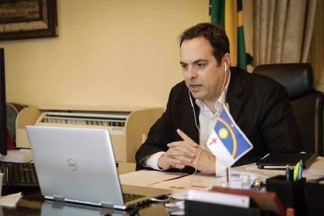 Paulo avalia números da pandemia com prefeitos do Agreste