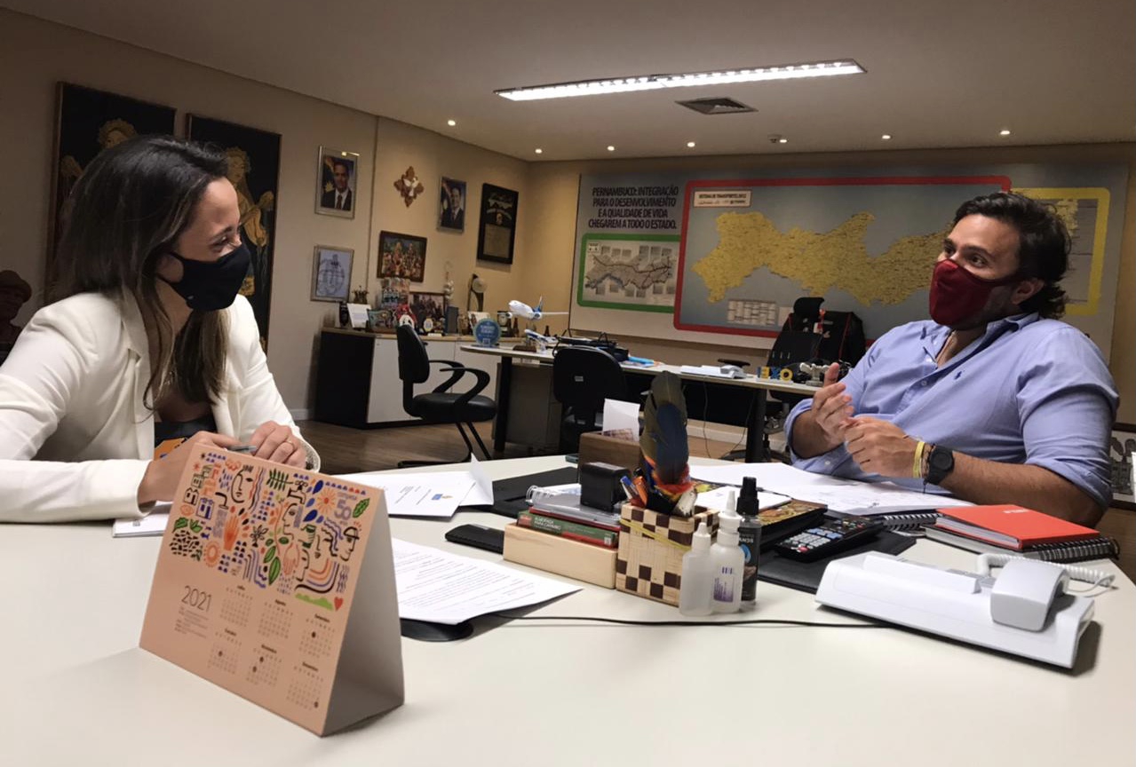 Aline debate o turismo de Caruaru com secretário estadual