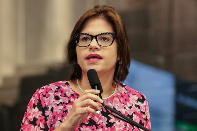 Priscila quer transparência em lista e estoque de medicamentos
