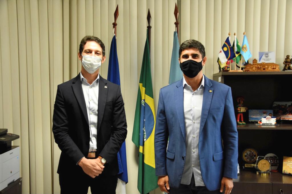 Deputado Erick Lessa busca melhorias para o IML de Caruaru