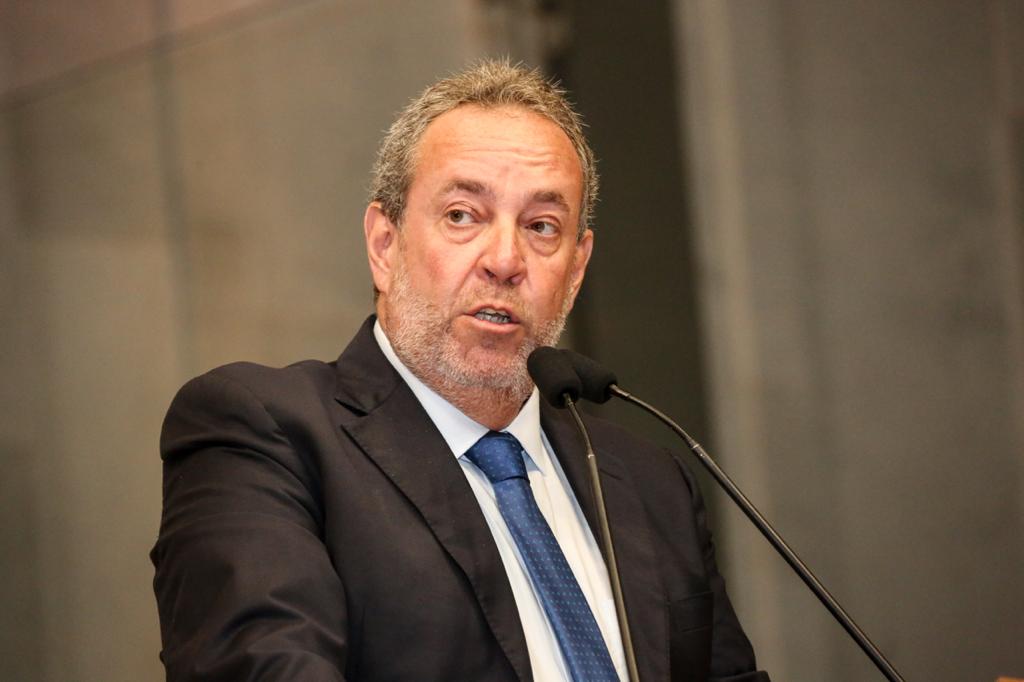 Álvaro Porto comemora inclusão de óticas entre serviços essenciais