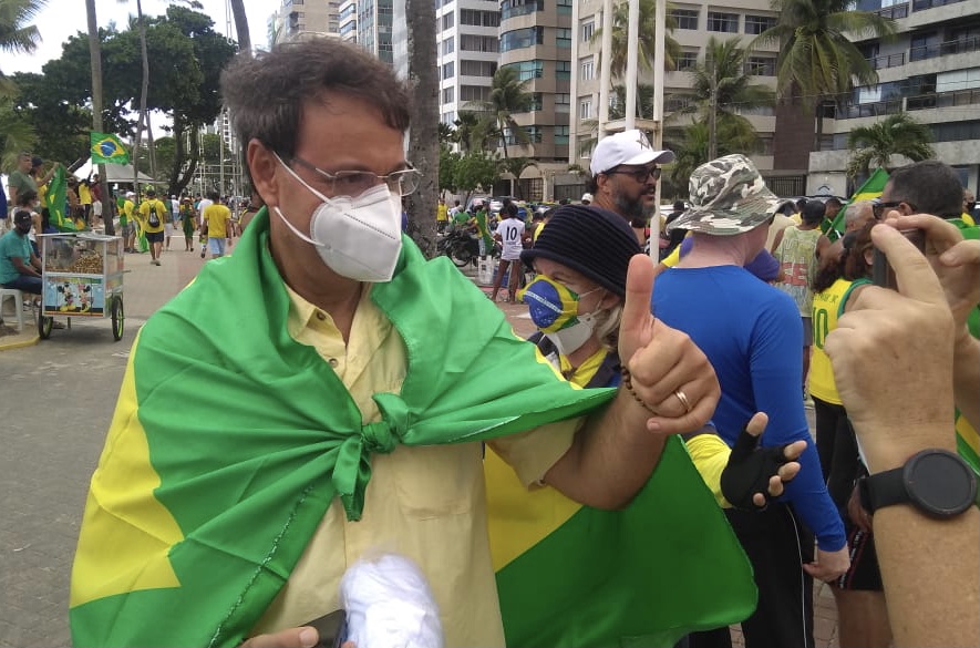 No Recife, ministro do Turismo participa de ato em apoio a Bolsonaro