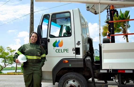 Celpe contrata 42 mulheres eletricistas