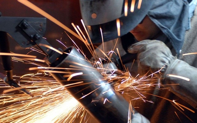 Atividade e emprego na construção recuam pelo quinto mês