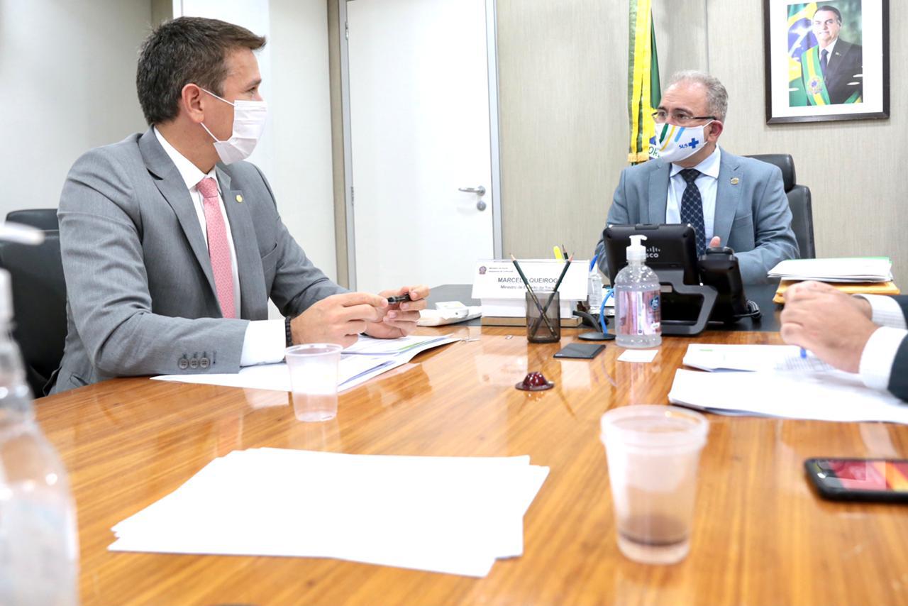 Carreras pede vacinação para profissionais de educação física