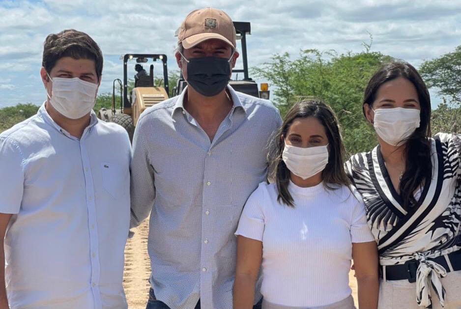 Fernando Monteiro acompanha início de obras na PE-635