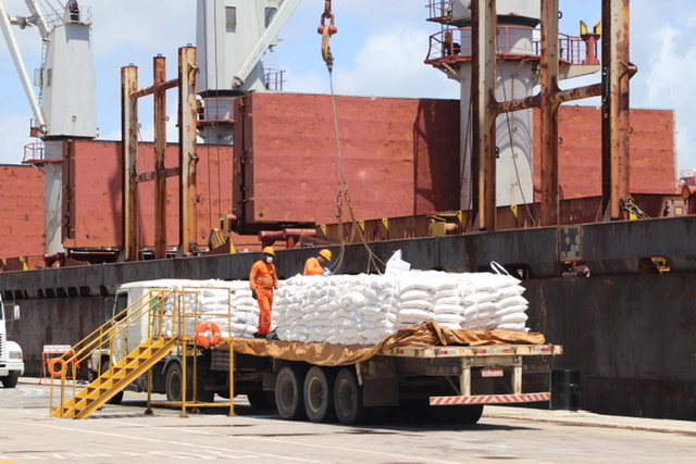Portuários de Suape começam a ser vacinados contra Covid-19