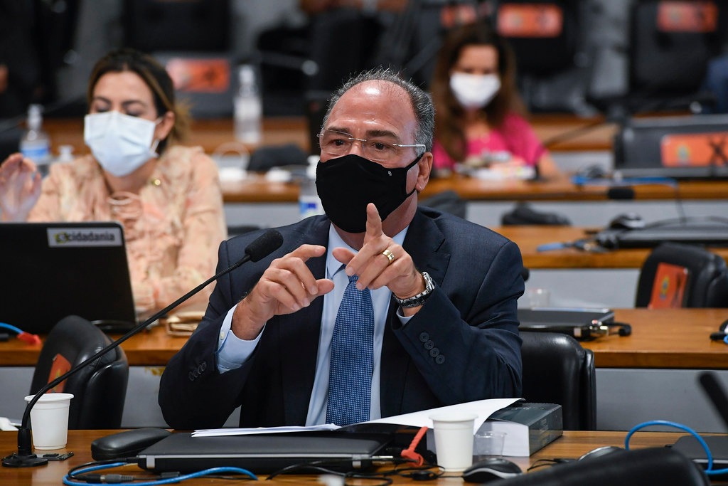 Cenário Político: Planalto atua para conter crise na CPI