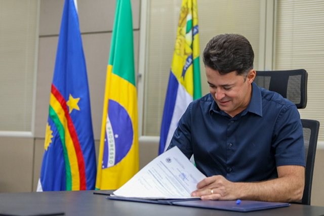 Prefeito do Jaboatão antecipa primeira parcela do 13º salário