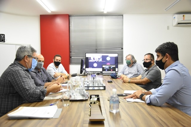 Deputado Erick Lessa participa de reunião da Apatec