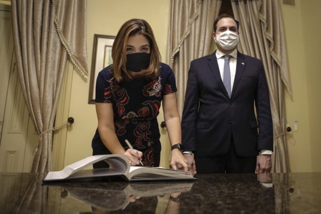 Paulo Câmara empossa nova secretária da Mulher