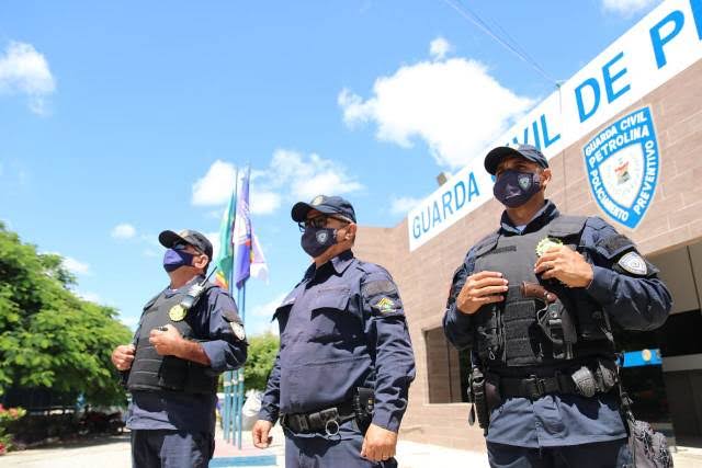 Em Petrolina, Miguel anuncia nomeação de novos guardas civis