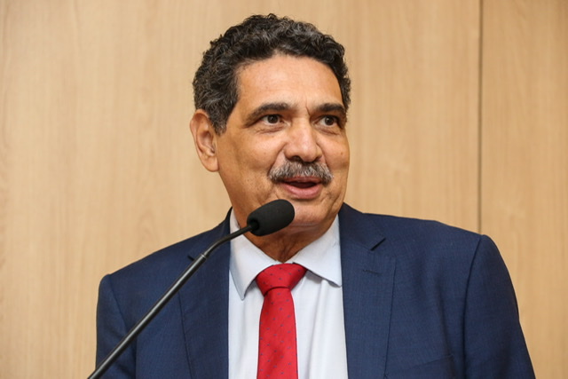 Cenário Político: por uma questão de sobrevivência política