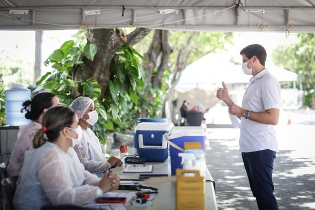 Recife inicia vacinação de pessoas com comorbidades