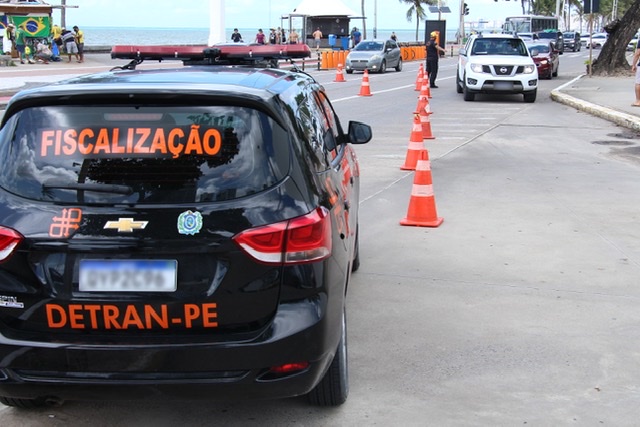 DETRAN-PE: Maio Amarelo tem início com ação na praia