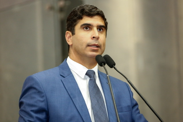 Na Alepe, Erick Lessa pede mais leitos para o Agreste
